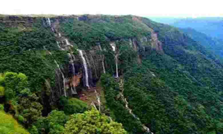 Nohsngithiang Falls, Meghalaya